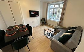 Chic 3 Bedroom Flat Ontower Bridge